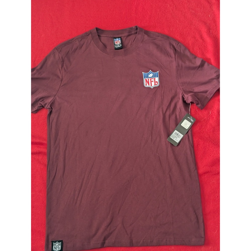 NFL Team Apparel Football T-Shirt Mens Medium Burgundy Maroon Logo MTME356F New